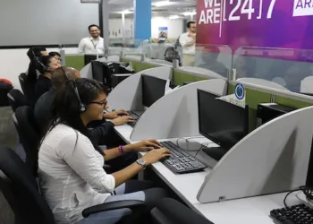 Senadores proponen ley para mantener los call centers en EEUU