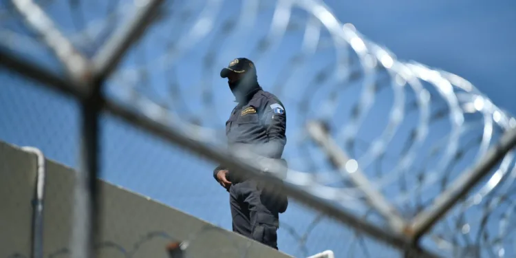 Guatemala endurece controles en prisiones tras motines de pandillas: cabecillas permanecen en máxima seguridad
