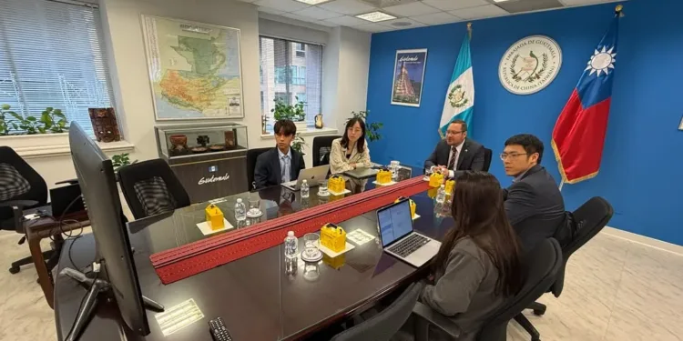 Empresa líder en tecnología de Taiwán explora invertir en Guatemala tras reunión en su embajada