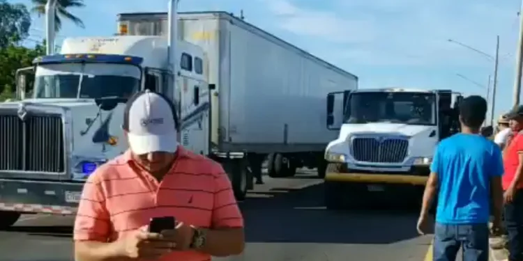Transportistas de carga en Honduras inician paro gradual por falta de licencias pesadas