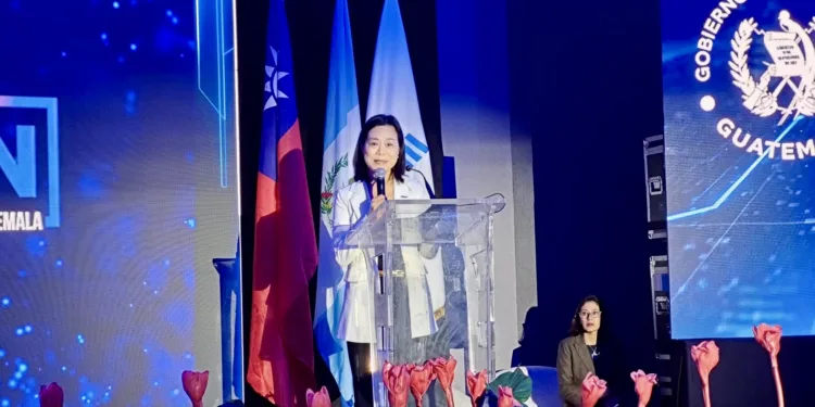Taiwán impulsa industria de semiconductores en Guatemala con capacitación y cooperación tecnológica