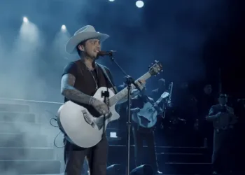 Christian Nodal conquista Guatemala con emotivo concierto en Explanada Cayalá