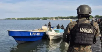 Ejército de Guatemala decomisa embarcaciones con posible droga en el Pacífico