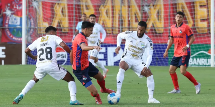 Municipal y Comunicaciones empatan 1-1 en el Clásico 334 del fútbol guatemalteco