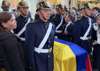 Colombia rinde homenaje póstumo al senador Miguel Uribe Turbay en una emotiva ceremonia en Bogotá