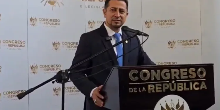 Presidente del Congreso de Guatemala desmiente cancelación de su visa de EE UU y rechaza rumores de redes sociales