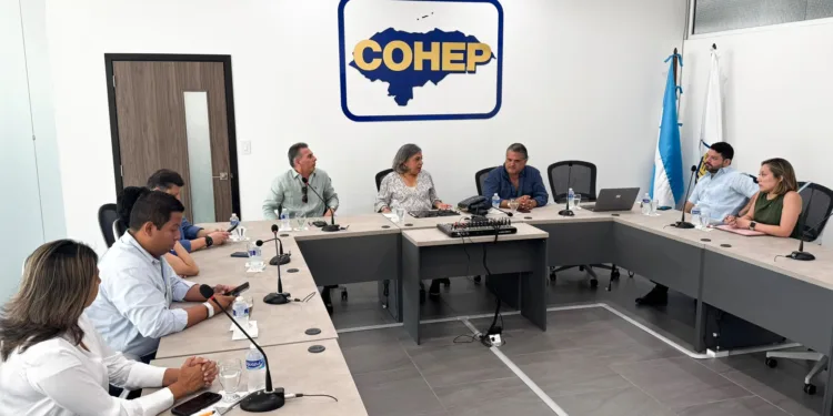 Gremial empresarial llama a la caminata por la paz en Honduras en medio de ataques a líderes religiosos y amenazas a Manuel Zelaya