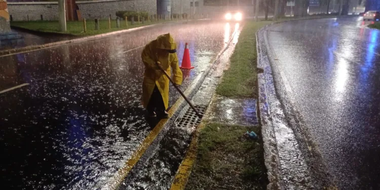 El Salvador emite alerta verde por riesgo de inundaciones y deslizamientos debido a lluvias