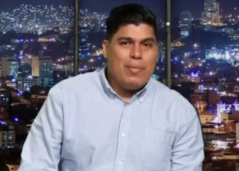 Economista hondureño corrige cifras de pobreza y cuestiona discurso electoral del vicecanciller