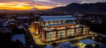 Bukele inaugura renovado mercado capitalino tras incendio de 2021 en San Salvador