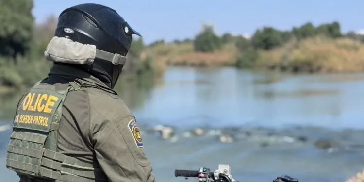 Embajada de EEUU en Guatemala desmiente mensajes falsos en redes sobre asilo en la frontera