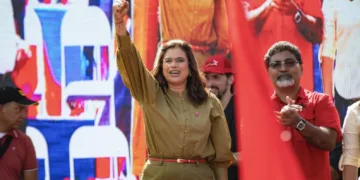 Candidata oficialista de Honduras promete acabar con la corrupción público-privada tras marcha en San Pedro Sula