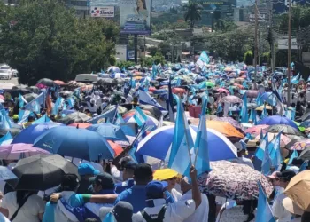 Millares de hondureños se movilizan en oración por la democracia en medio de tensión electoral