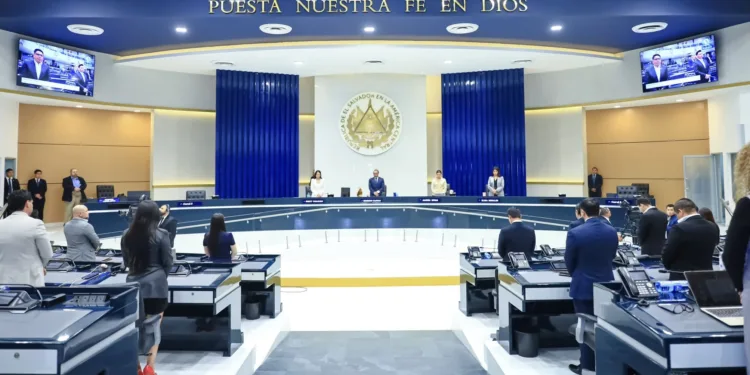 Arzobispo de San Salvador critica reforma que permite reelección indefinida: “Es un cambio grande al sistema democrático”