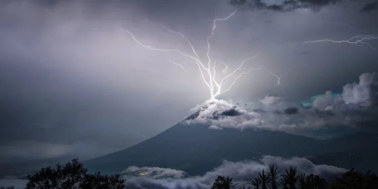 NASA destaca fotografía del Volcán de Agua tomada por astrofotógrafo guatemalteco