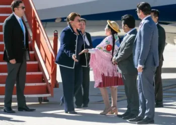 Presidenta de Honduras participa en los actos del Bicentenario de Bolivia