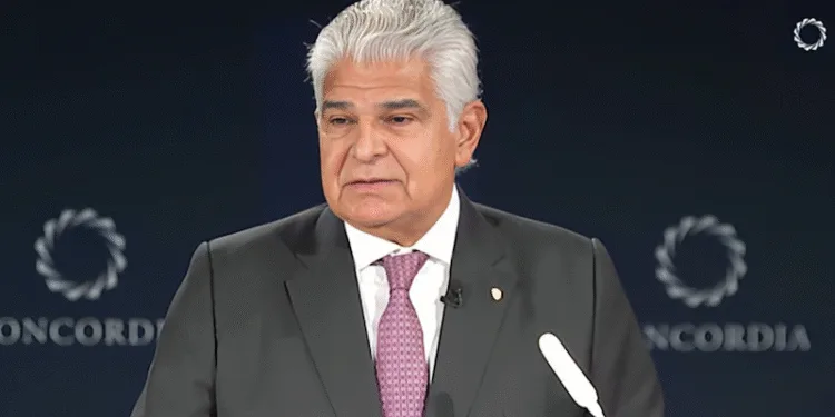 Presidente panameño viaja a Japón en busca de inversión y cooperación