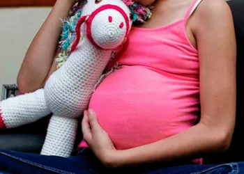 Guatemala registra más de 2,400 embarazos en menores en lo que va de 2025: cinco departamentos concentran la mayoría de casos