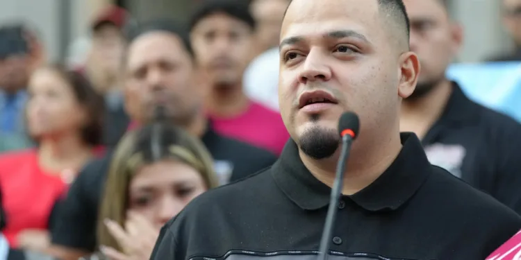 Salvadoreño Kilmar Ábrego agradece el apoyo de su comunidad antes de ser detenido nuevamente en EE UU