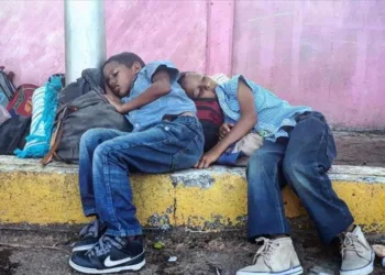 Juez de EE UU bloquea indefinidamente la deportación de cientos de niños guatemaltecos