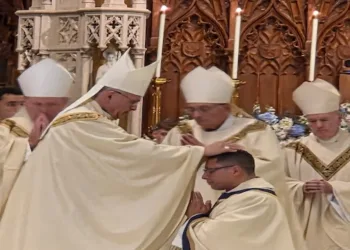 Ordenan a primer obispo católico nicaragüense en Estados Unidos