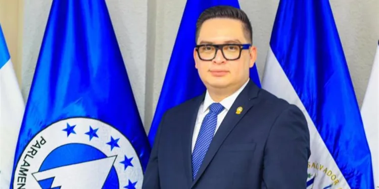Diputados oficialistas salvadoreños pidieron adelanto salarial antes de anunciar salida del PARLACEN