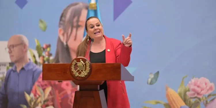 Gobierno de Guatemala alerta sobre estafas y anuncia contratación de más de 5 mil tutores para recuperar clases