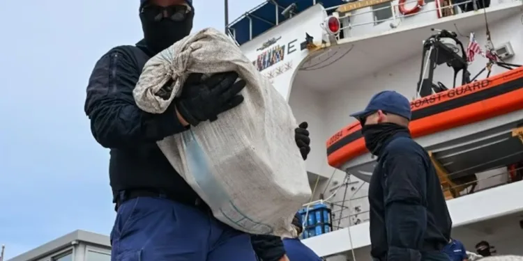 La Guardia Costera de Estados Unidos incauta en el Caribe más de cinco toneladas de droga valoradas en 64.5 millones de dólares