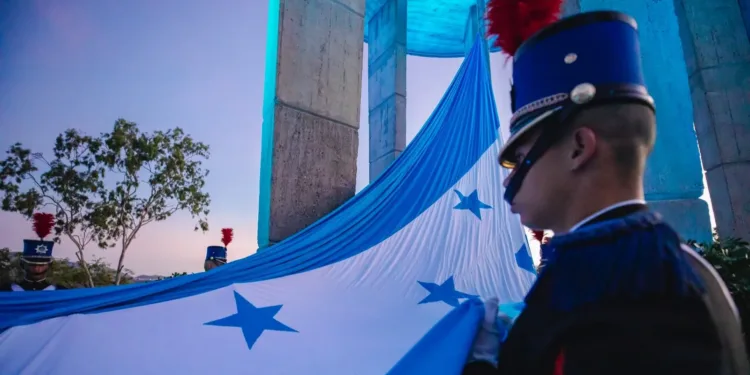 Centroamérica inicia la conmemoración de sus 204 años de independencia con actos cívicos y banderas en alto