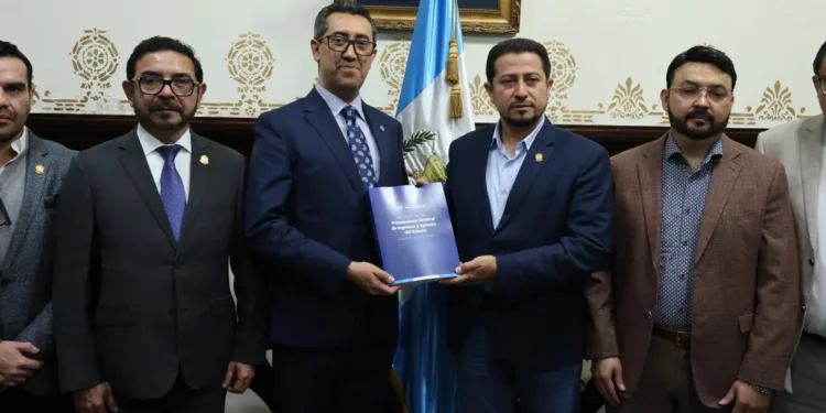Guatemala: Gobierno presenta presupuesto 2026 por $21 mil millones enfocado en educación, salud y seguridad