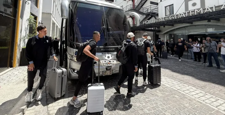 Selección de El Salvador llega a Guatemala para las eliminatorias del Mundial 2026