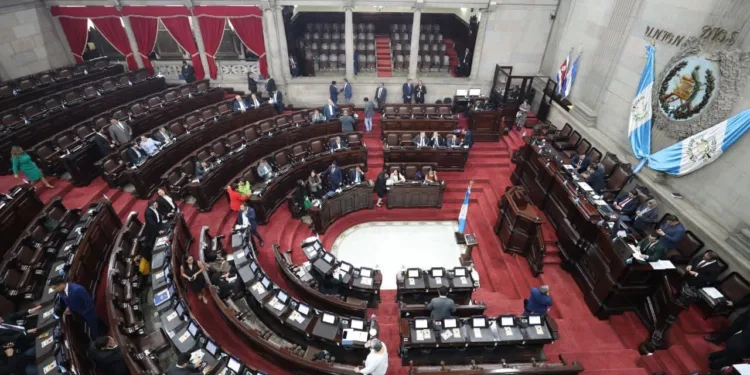 Gremiales empresariales y tanques de pensamiento piden veto presidencial a ley que permite arrastre de fondos públicos