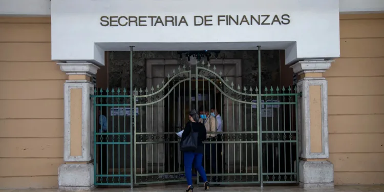 Honduras: Gobierno presiona por la aprobación de ley fiscal con “amenazas”