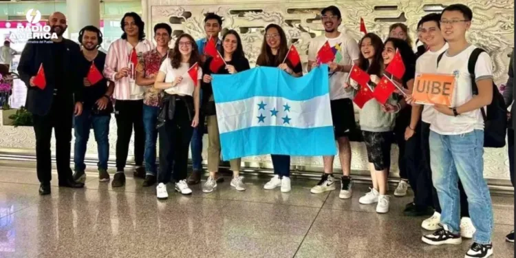 Estudiantes hondureños en Taiwán denuncian abandono del gobierno de Xiomara Castro