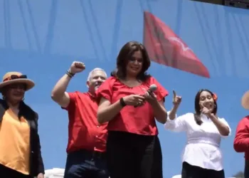 Candidata hondureña Rixi Moncada llama a derrotar la corrupción en medio de señalamientos de anomalías al oficialismo