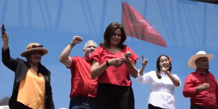 Candidata hondureña Rixi Moncada llama a derrotar la corrupción en medio de señalamientos de anomalías al oficialismo