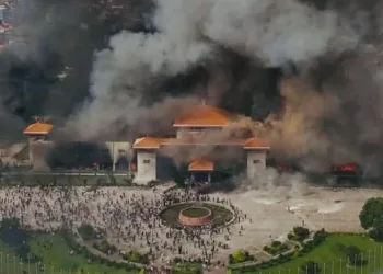 Crisis en Nepal: renuncia del primer ministro entre violentas protestas por prohibición de redes sociales