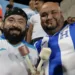 Aficionado encara al presidente del Congreso de Honduras en el Estadio Nacional y lo llama corrupto