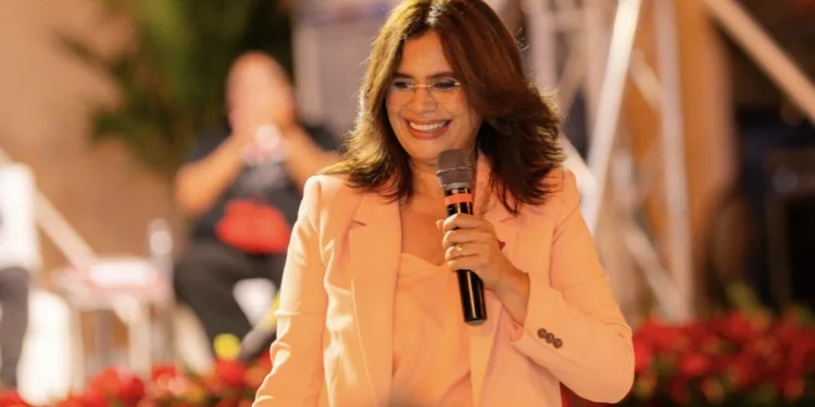 Candidata presidencial oficialista en Honduras propone eliminar base de récord crediticio