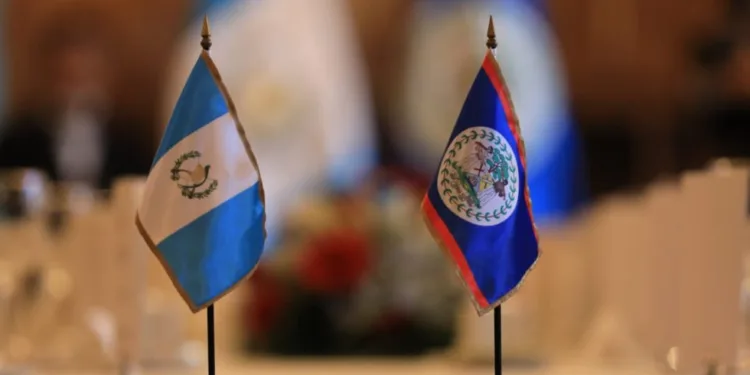 Belice protesta por bandera guatemalteca en Isla Sarstún y logra solución mediante diálogo