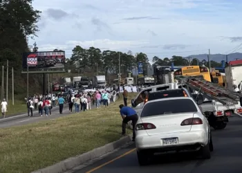 Empresarios dicen que Honduras pierde $40 millones diarios por bloqueos en la carretera que conecta capital con San Pedro Sula