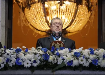 Presidente de Guatemala llama a defender la independencia y reforzar la lucha contra la corrupción