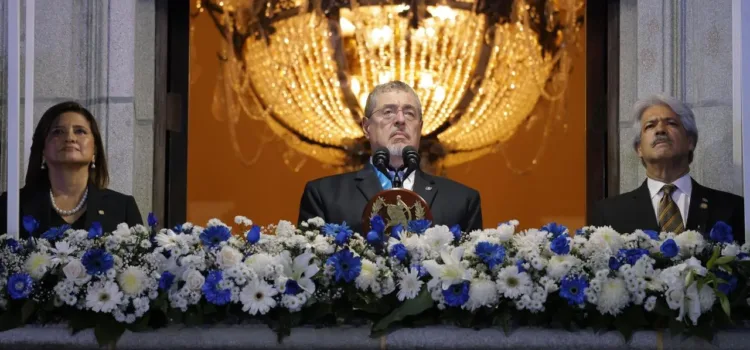 Presidente de Guatemala llama a defender la independencia y reforzar la lucha contra la corrupción