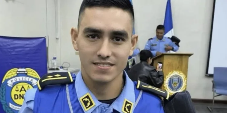 Presidenta hondureña expresa condolencias por policía que murió heroicamente rescatando a un niño