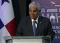 Presidente panameño aclara que no restablecerá las relaciones diplomáticas con Venezuela