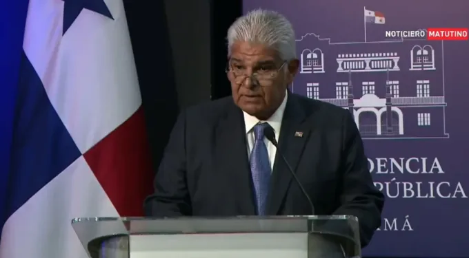 Presidente panameño aclara que no restablecerá las relaciones diplomáticas con Venezuela