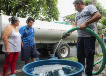 Crisis de agua en San Salvador: miles de habitantes cumplen tres días sin servicio por colapso de tubería