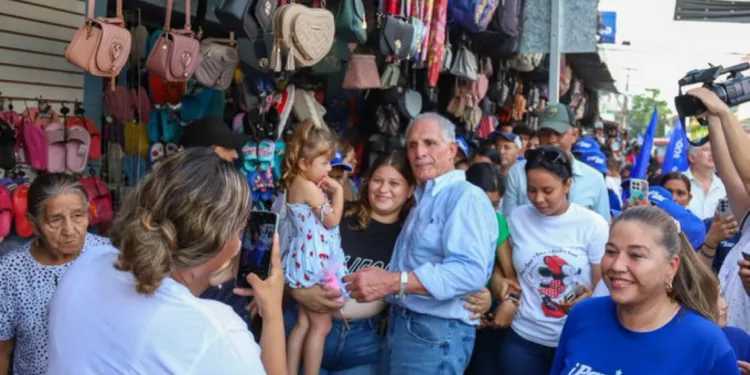 Candidatos presidenciales intensifican campaña electoral en Honduras con actos en diferentes regiones