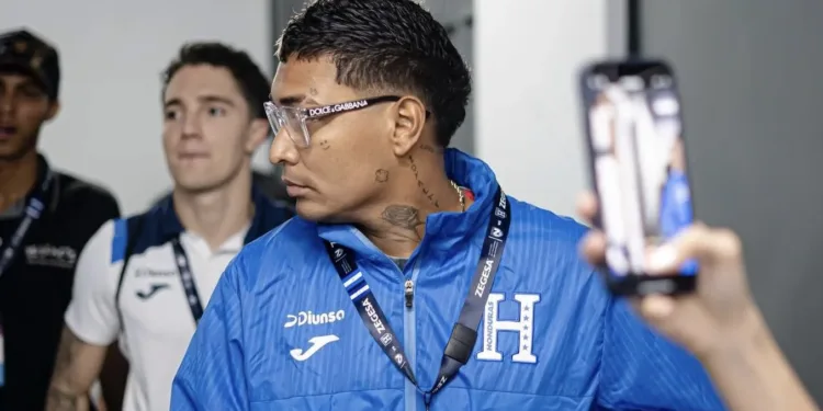 Acusaciones entre popular tiktoker y el hermano de la candidata presidencial oficialista marcan polémica por un juego de fútbol en Honduras