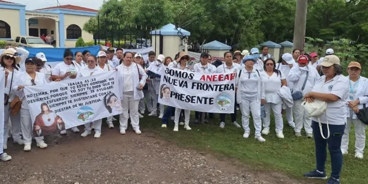 Honduras: Enfermeras auxiliares y Secretaría de Salud alcanzan acuerdo para reanudar atención hospitalaria